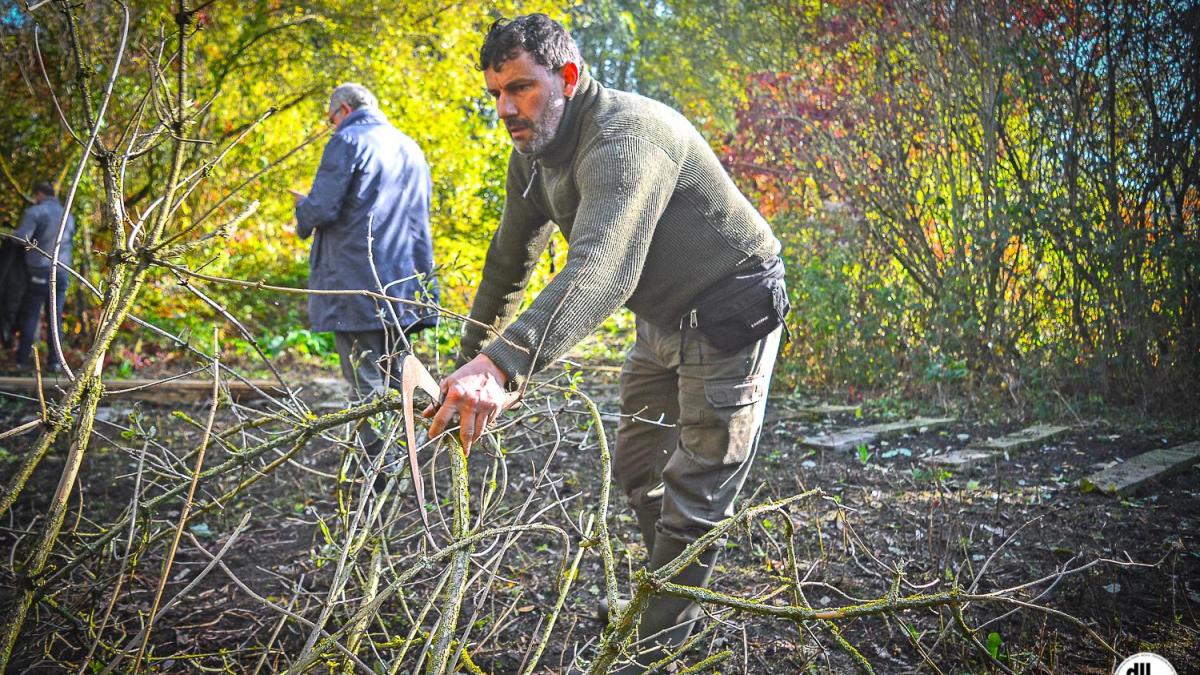 Pascal Goujon, dit « Paco » s'occupe depuis 2009 de ce jardin paysager écologique.
